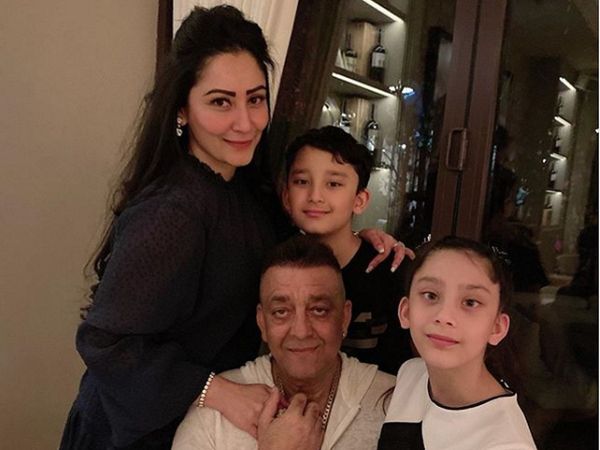 Manyata Dutt shares photo with family