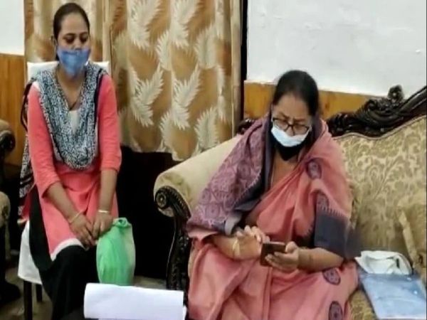 UP Women's Commission Member Meena Kumari, Member says Cell Phones Encourage Rape