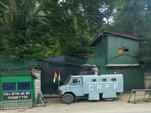 Former Chief Minister of Jammu and Kashmir Mehbooba Mufti again under house arrest shared photo by tweeting