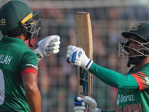 Mehidy Hasan Miraz and Mahmudullah partnership