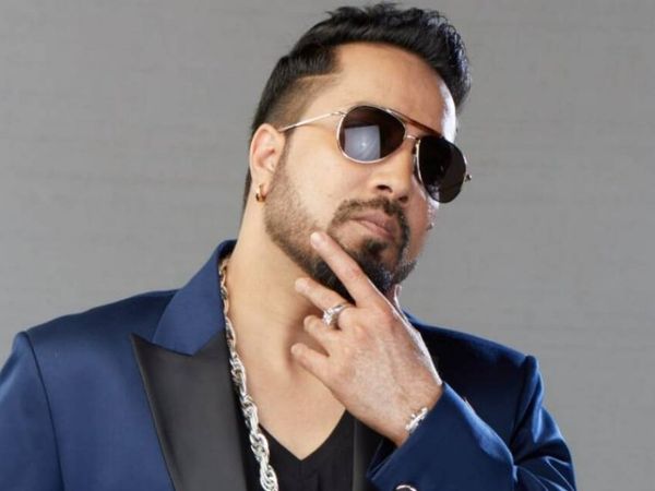 Mika Singh TV Show Swayamvar Mika Di Vohti, Mika Singh Gets Mobbed By Female Fans
