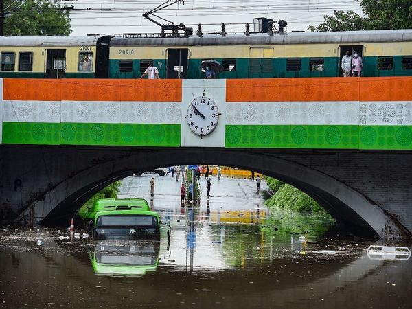 दिल्ली मिंटो ब्रिज घटना के लिए आईटीओ पर बीजेपी का बना दफ्तर जिम्मेदार, अब सियासी लड़ाई