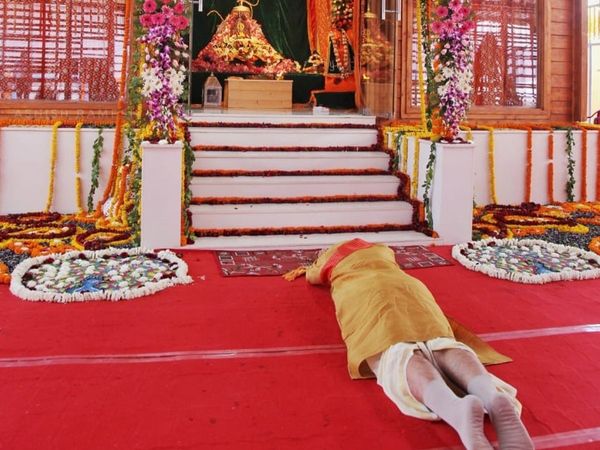 Ram Mandir Bhoomi Pujan pm narendra modi did sashtang dandvat pranam to ram lala in ayodhya mahatva kyon karte hain kya hai arth