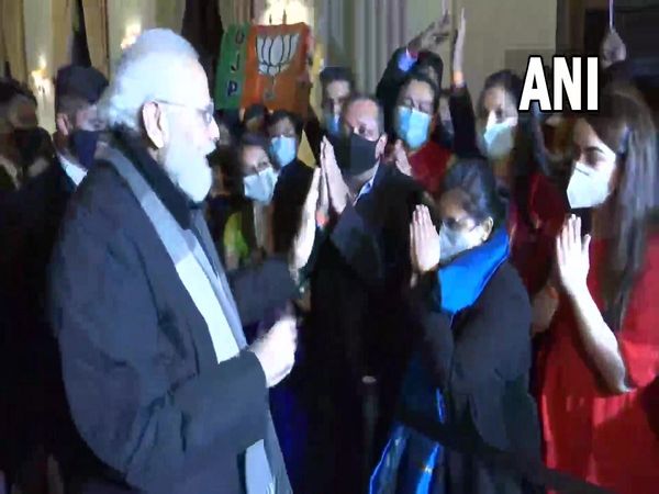 Prime Minister welcomed with singing of 'Modi Hai Bharat Ka Gehna' as he arrives in Glasgow