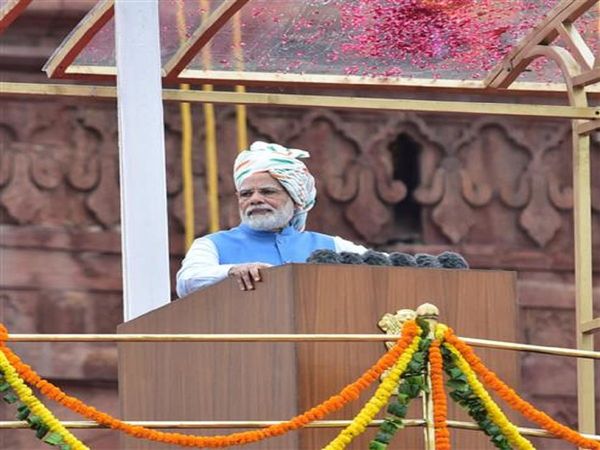 PM Modi saluted Hazrat Mahal and Ashfaqullah Khan from the Red Fort gave a befitting reply to Owaisi