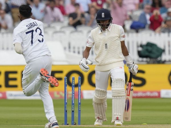 Mohammed Siraj bowled out Haseeb Hameed
