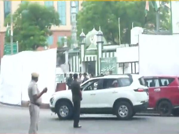 RSS chief Mohan Bhagwat meets members of Muslim community in Delhi Masjid