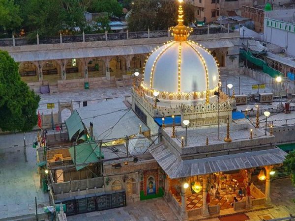  Moinuddin Chishti Dargah 