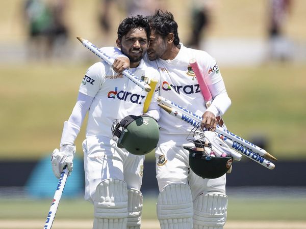 Mominul-Haque-and-Mushfiqur-Rahim 