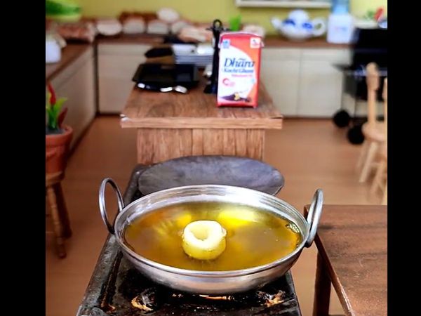 Cooking oil price: Edible oil Dhara becomes cheaper, Mother Dairy cuts prices