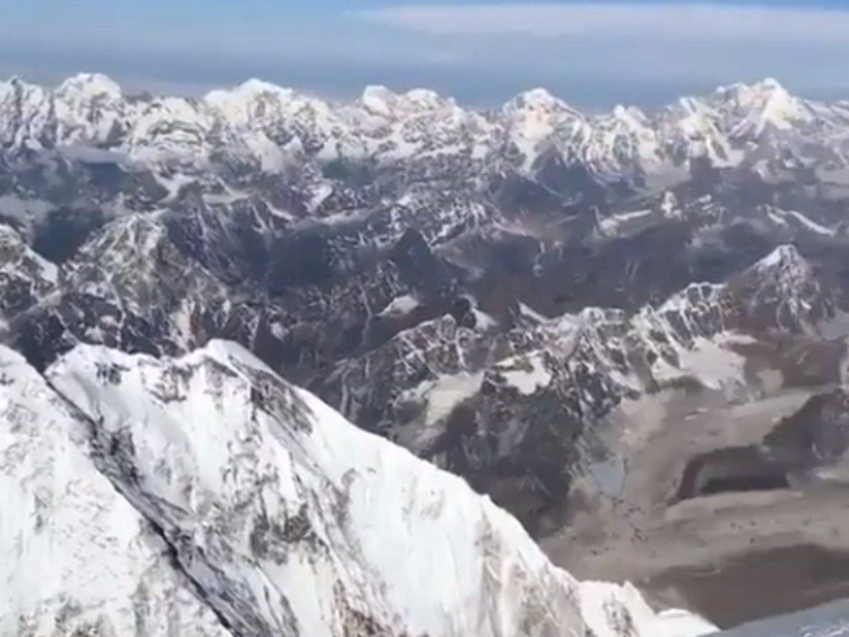 Viral: घर बैठे देखें माउंट एवरेस्ट का दिलकश नजारा, आनंद महिन्द्रा ने शेयर किया धांसू वीडियो