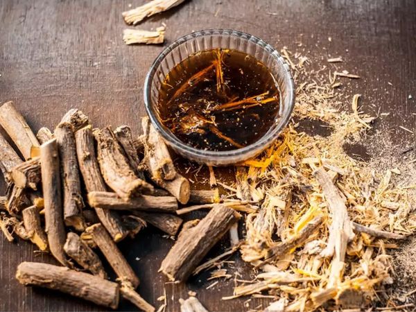 mulethi benefits in hindi cough skin weight loss ke liye fayde 