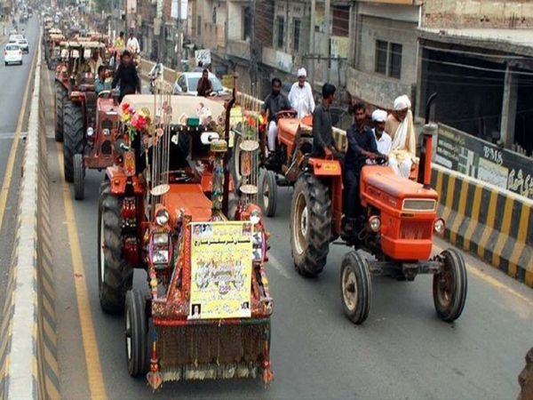 Pakistan farmers hold tractor rally against Imran Khan regime to protest price hikes in Multan