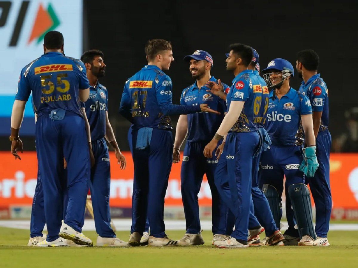 लगातार पांचवीं हार के बाद कप्तान रोहित और मुंबई इंडियन्स पर हुआ बड़ा जुर्माना