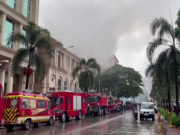 Fire in Mumbai supermarket