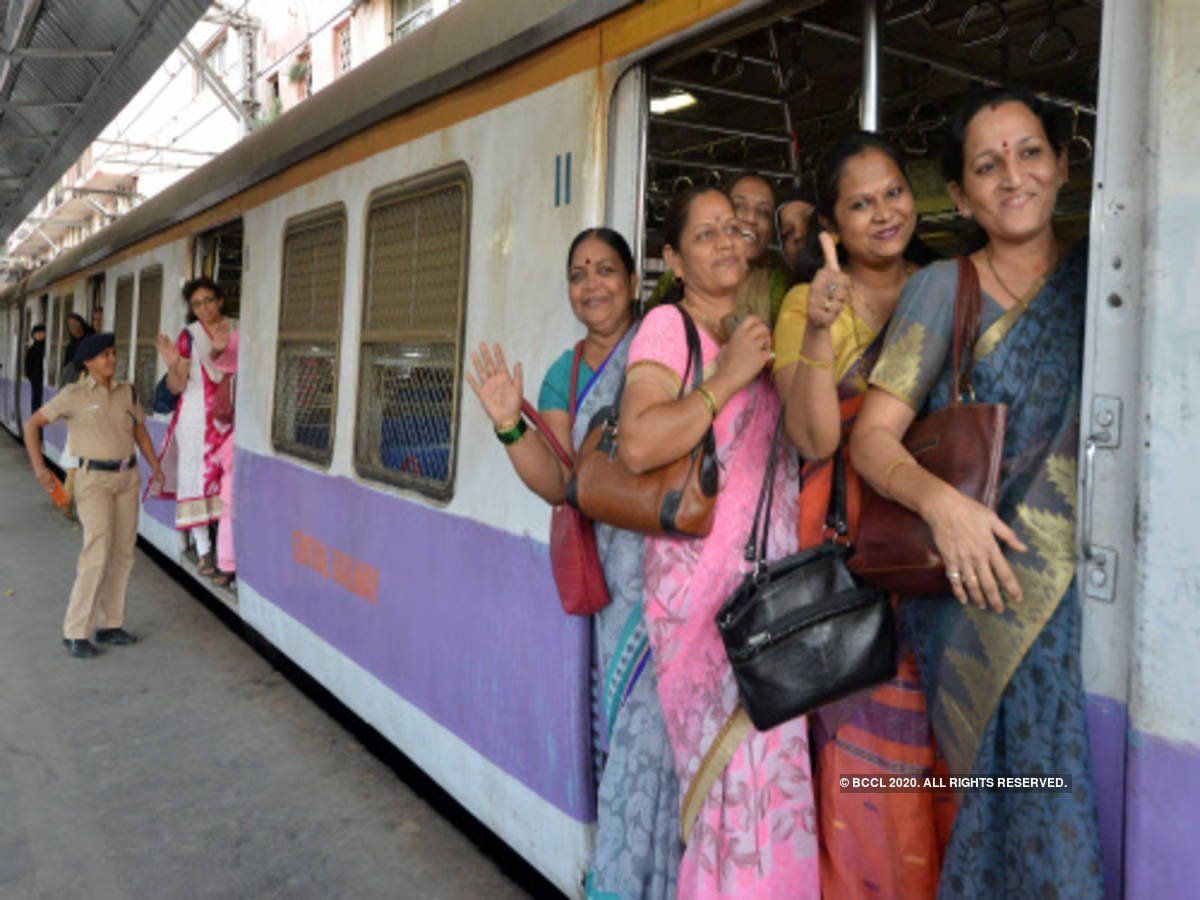 मुंबई लोकल ट्रेनों में 30 जुलाई से QR कोड ई-पास अनिवार्य, जानिए कैसे करें प्राप्त
