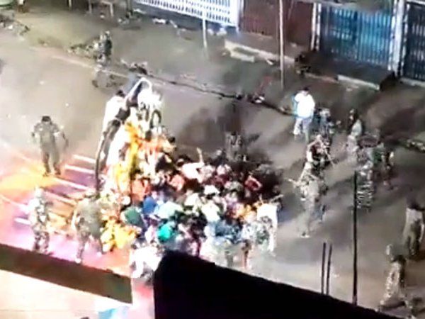 bihar muger lathi charge