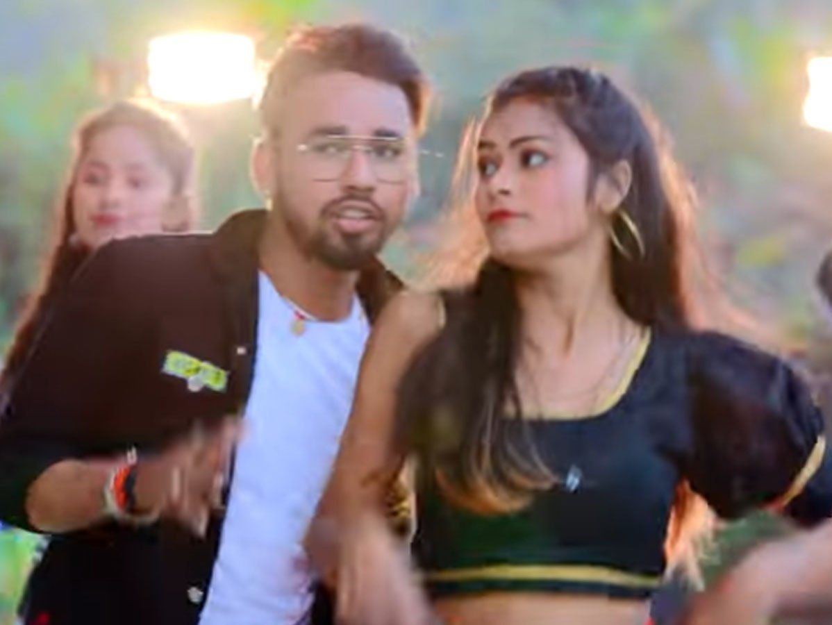 Bhojpuri Song: मुन्ना सिंह के भोजपुरी गाने 'तू लड़की वाईफाई है' की धूम, देखें धमाकेदार वीडियो