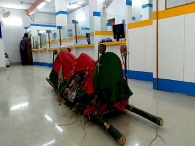 Patna Shocker: 'Dead Man' Brought to Bank Branch as Villagers Demanded Withdrawal of Money From His Account Patna Shocker: 'Dead Man' Brought to Bank Branch as Villagers Demanded Withdrawal of Money From His Account