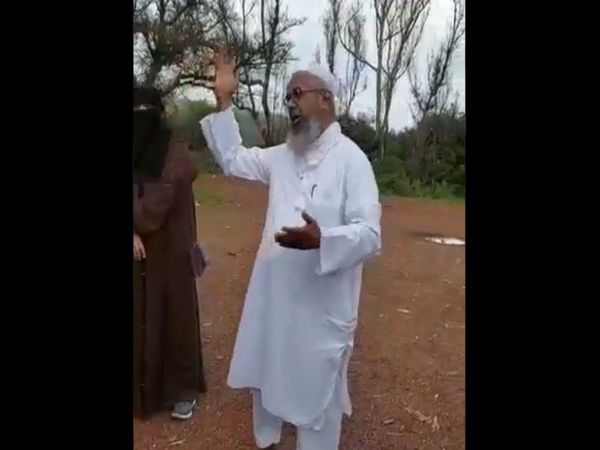 Muslim man sings Mahabharat title song viral video in hindi