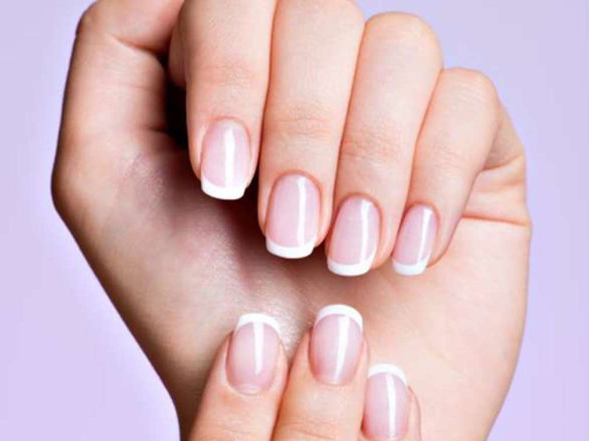 Shiny Nails: These Tips make your nails strong pink and shiny remove  yellowing of nails - पीले और बेजान नाखुन से हैं परेशान, इन टिप्स से बनाएं  शाइनी एंड पिंक