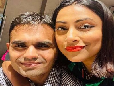 NCB Director Sameer Wankhede with wife Kranti, एनसीबी जोनल डायरेक्टर समीर वानखेडे और पत्नी क्रांति NCB Director Sameer Wankhede with wife Kranti, एनसीबी जोनल डायरेक्टर समीर वानखेडे और पत्नी क्रांति