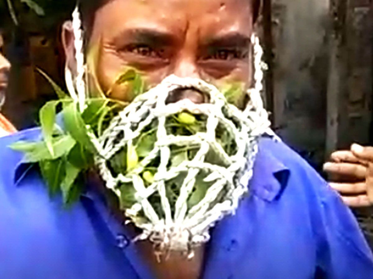 Neem Wala Mask: इन जनाब ने कोरोना से निपटने को पहन लिया "नीम वाला मॉस्क"