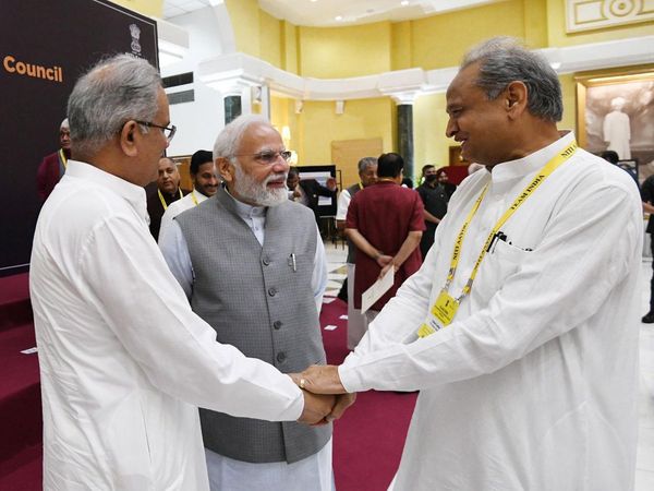 NITI Aayog meeting: PM Modi praises Chhattisgarh's Godhan Yojana, CM Bhupesh Baghel raised these demands