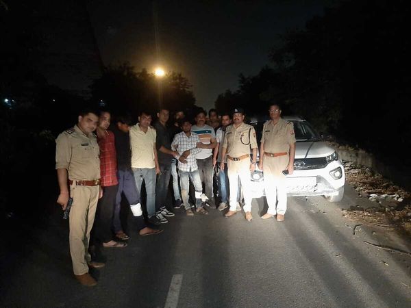 Noida police arrested two miscreants in an encounter