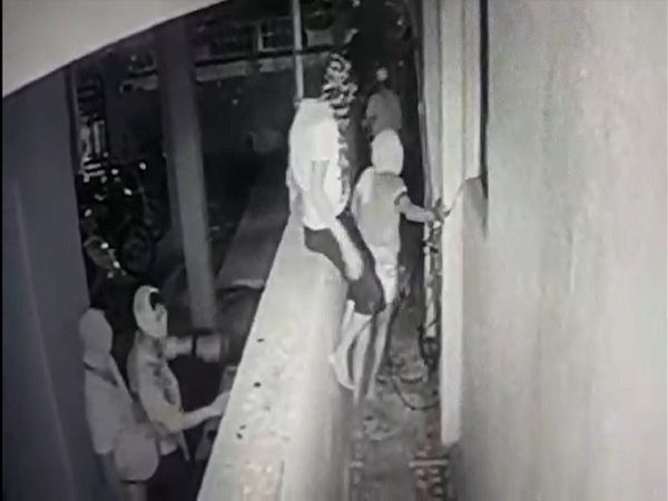 Nagpur 7 robbers attempted robbery in a house, Complete incident recorded in CCTV,