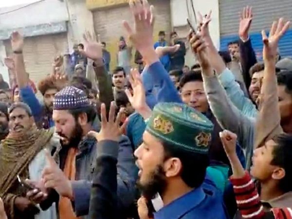 Stone pelting at Nankana Sahib Gurdwara in Pakistan