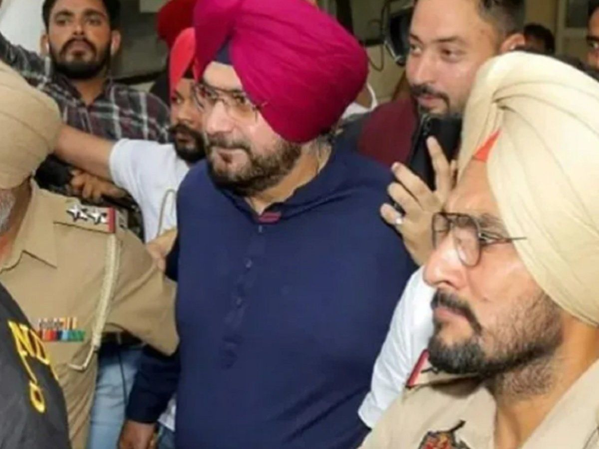 जेल में बंद नवजोत सिंह सिद्धू को लीवर संबंधित समस्या, चंडीगढ़ के PGIMER में भर्ती