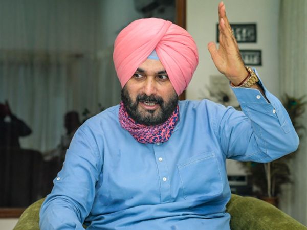 Navjot singh Sidhu praises Arvind Kejriwal 