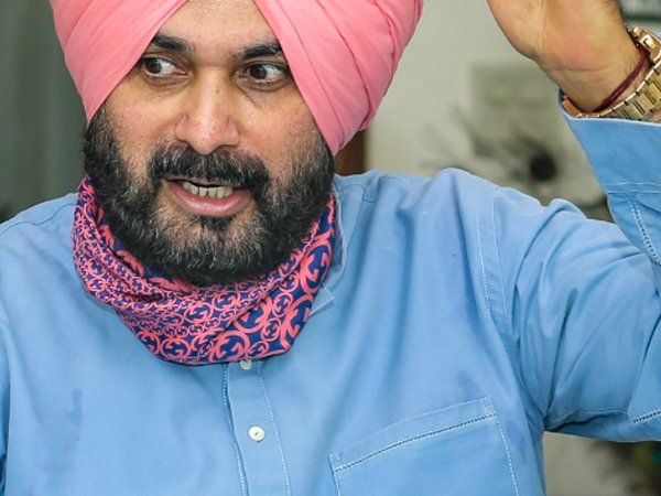  Navjot Singh Sidhhu summons both his advisor over controversial satements