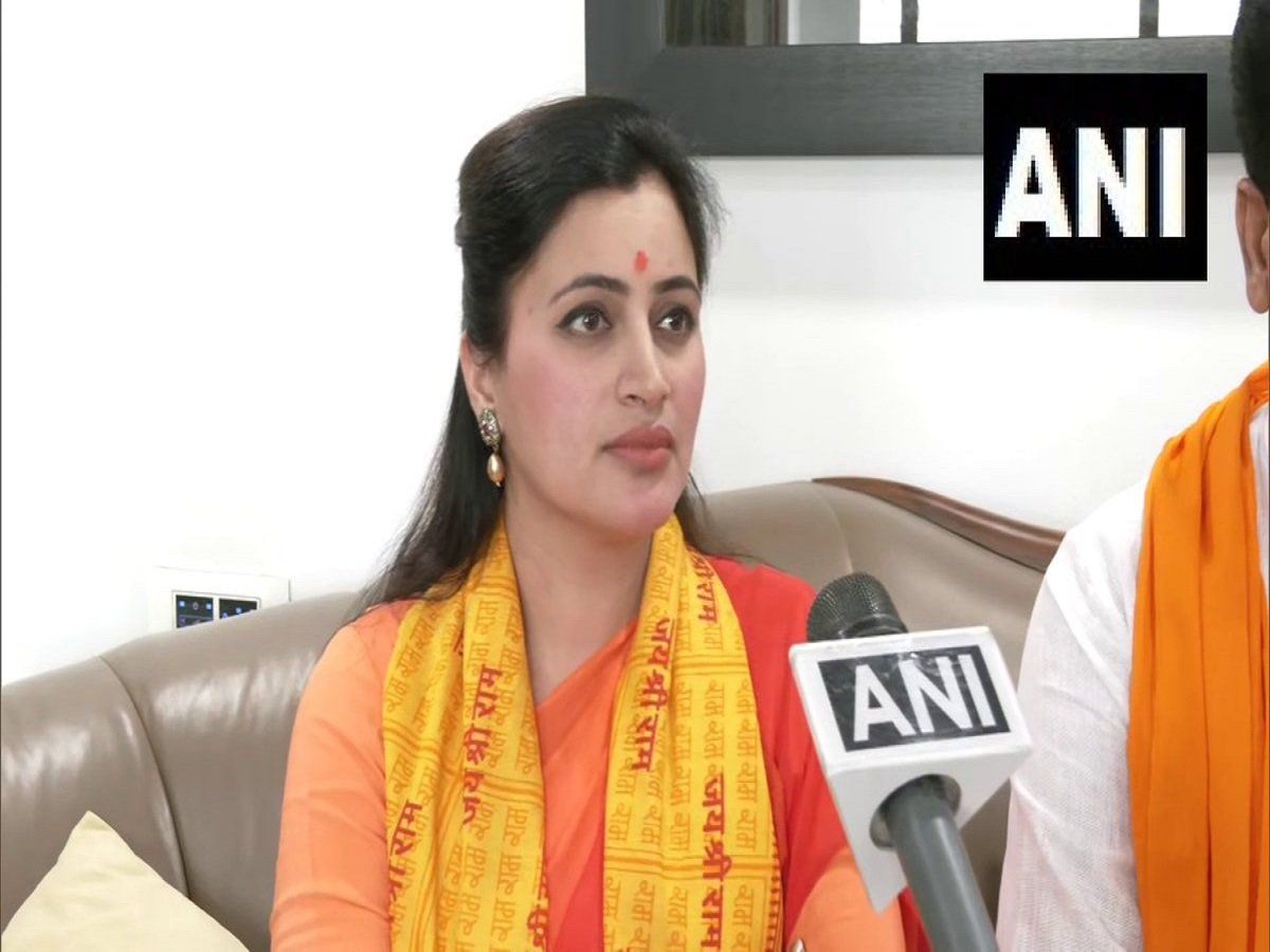 अस्पताल से बाहर आते ही नवनीत राणा ने दिया उद्धव ठाकरे को चेलैंज, बोलीं- हिम्मत है तो मेरे सामने लड़कर दिखाइए