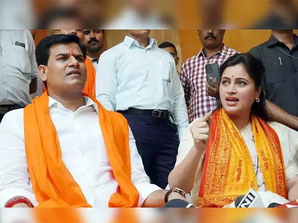 Navneet Rana on Uddhav Thackeray