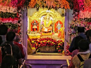 आ गया Navratri, 'जय माता दी' से गूंजे मां के धाम, करें दर्शन