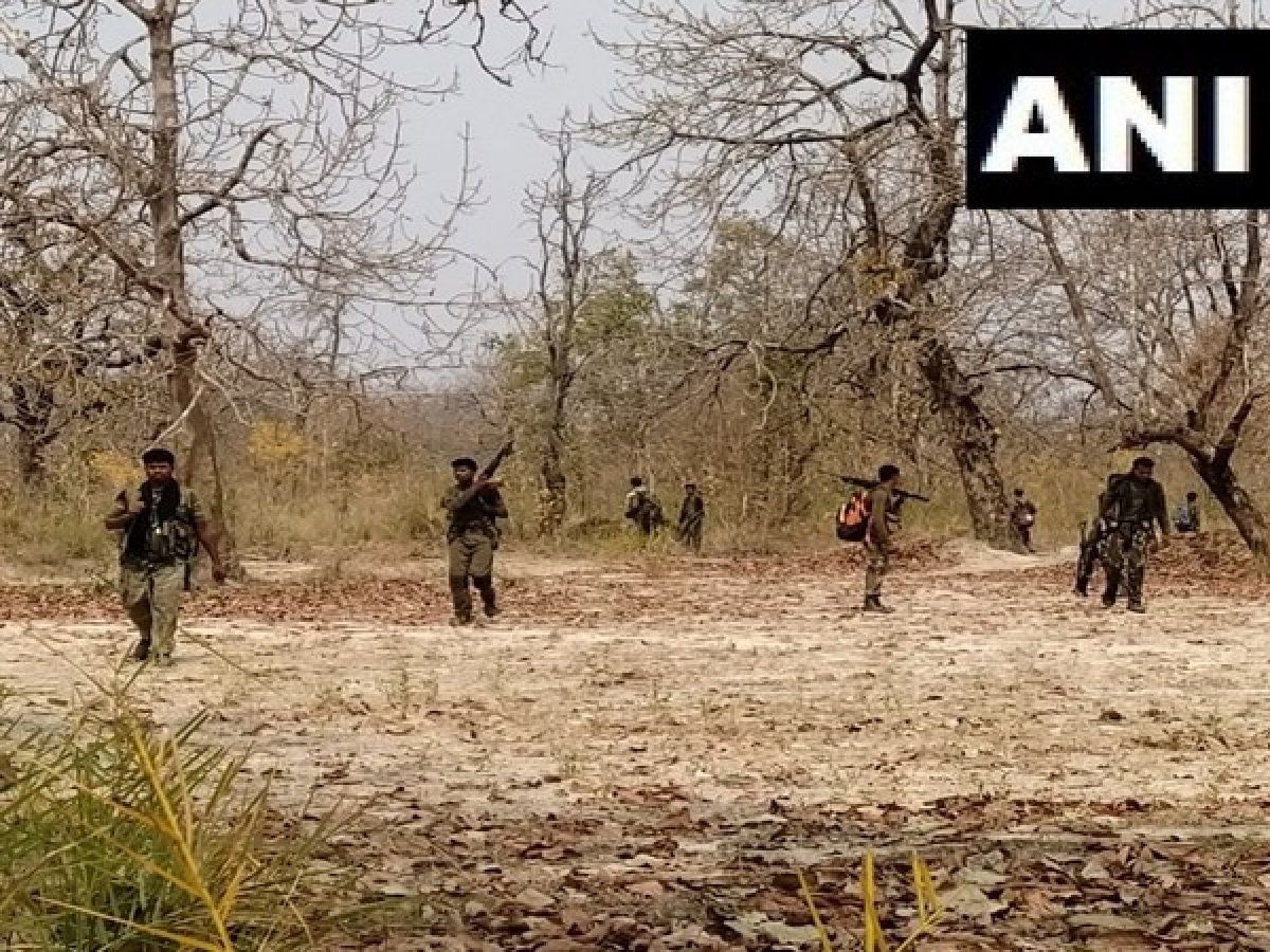 महाराष्ट्र: गढ़चिरौली में नक्सलियों से मुठभेड़,एक पुलिस कांस्टेबल घायल