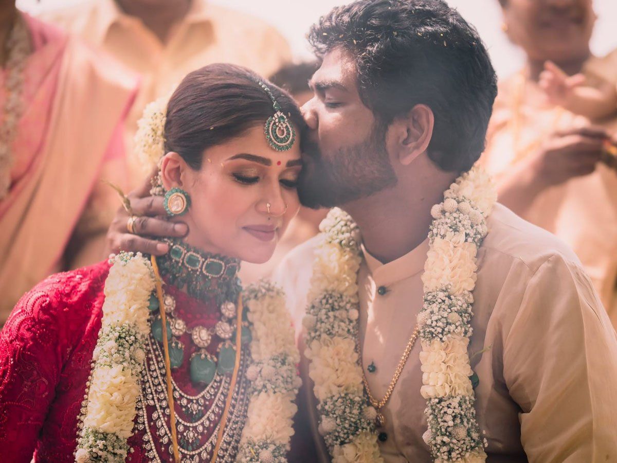 Nayanthara Vignesh Wedding: एक दूजे के हुए नयनतारा और विग्नेश, शादी में शामिल हुए शाहरुख खान