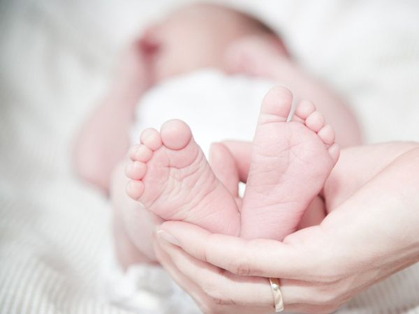 Needle stuck in child throat