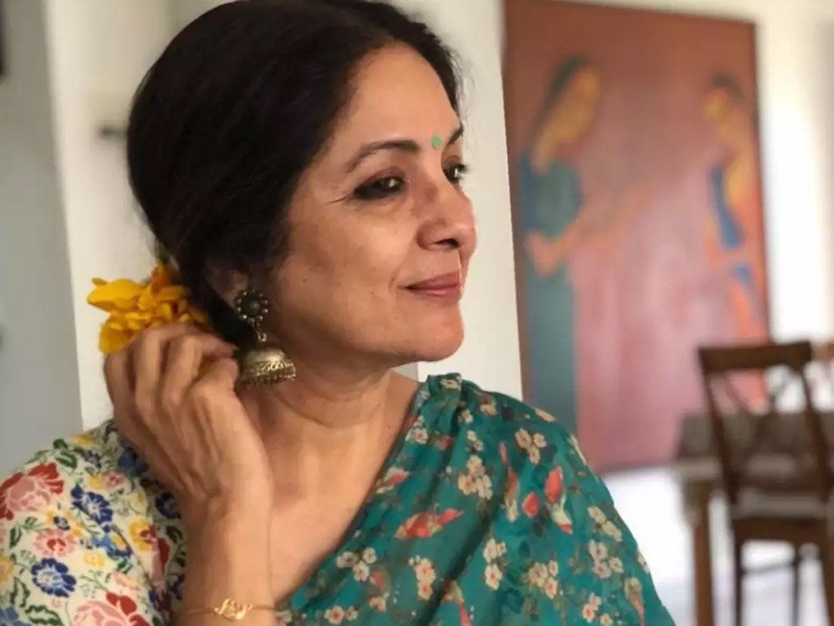 इस वजह से नीना गुप्ता ने सोशल मीडिया पर मांगा था काम, कहा- 'हाउसवाइफ बनकर खो गई थी इज्जत'
