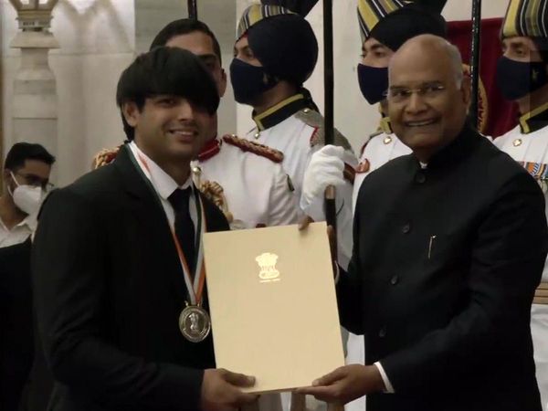 Neeraj-Chopra-with-president-Ram-Nath-Kovind
