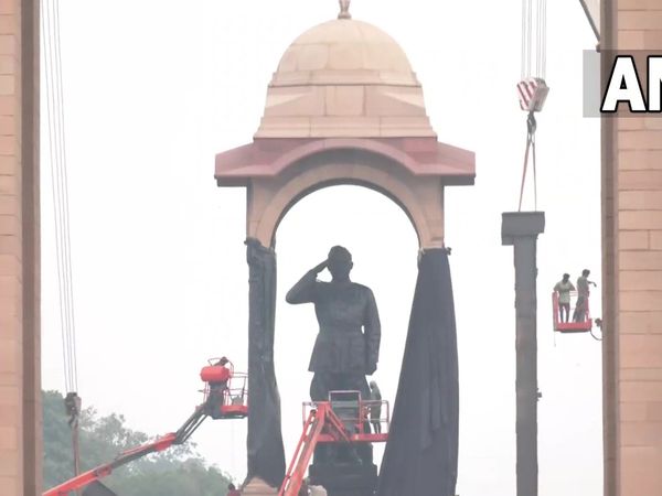 First glimpse of Netaji Subhash Chandra Bose's Netaji Subhash Chandra Bose, PM Modi will unveil today at India Gate, know the special things of the statue
