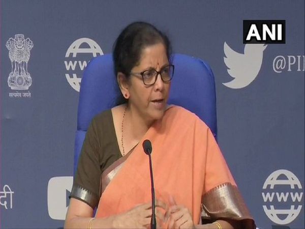 मोदी सरकार का बड़ा ऐलान, इन खातों में हर महीने आएंगे 500 रु.