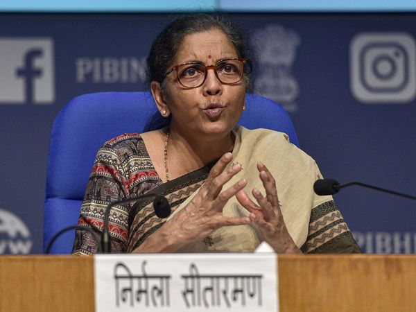 War on twitter between historian Ramchandra Guha and FM Nirmala Sitharaman about economy,
