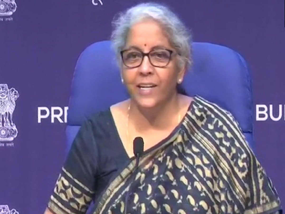 GST काउंसिल की 44वीं बैठक में कोविड-19 संबंधित सामानों पर कटौती का फैसला- एंबुलेंस पर 12%, वैक्सीन पर 5% GST