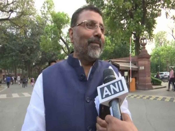 Big lapse in security of Deoghar airport FIR registered against 9 people including BJP MP Nishikant Dubey Manoj Tiwari