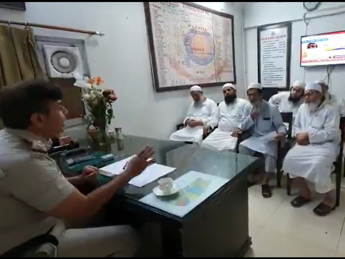 कोरोना वायरस: निजामुद्दीन मरकज में शामिल लोगों को दिल्ली पुलिस के अफसर ने दी थी चेतावनी, वायरल हुआ VIDEO