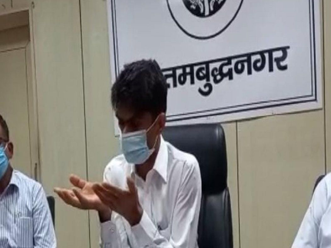 Noida News: नोएडा के स्कूलों में पहुंच रहा कोरोना, DM की अपील- बच्चे में जरा भी लक्षण दिखे तो स्कूल न भेजें