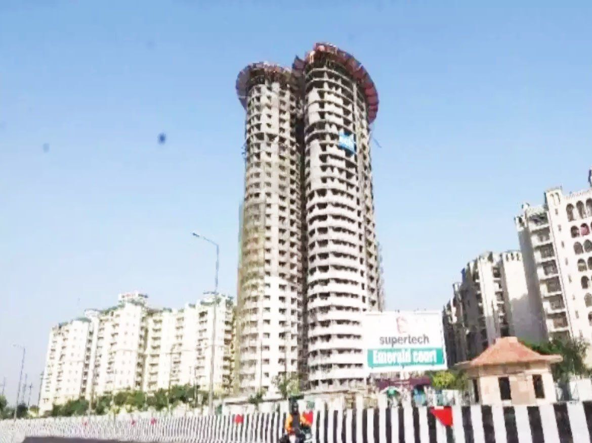 Noida Supertech Twin Towers:दो हफ्तों में गिराए जाएं सुपरटेक एमराल्ड कोर्ट के दोनों टावर,सुप्रीम कोर्ट का आदेश